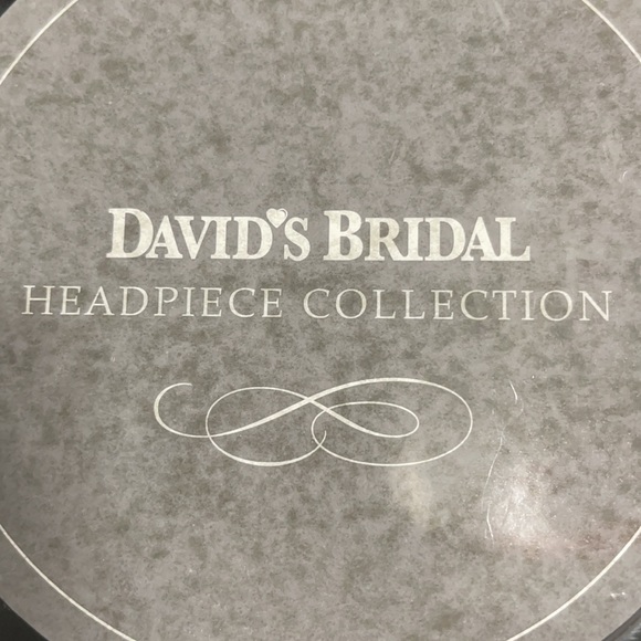 David’s Bridal Headpiece - Picture 2 of 7